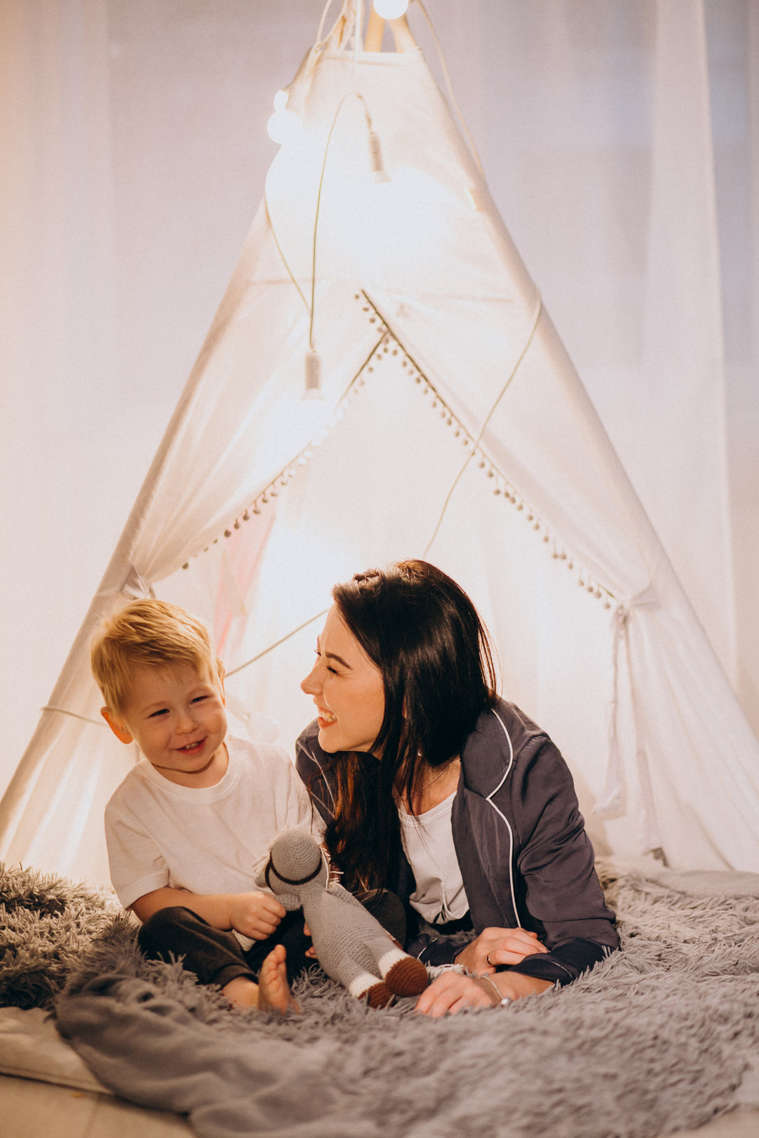 Large Foldable Kids Canvas Teepee Play Tent With Lights  ( White ) - Green Walnut Inc.