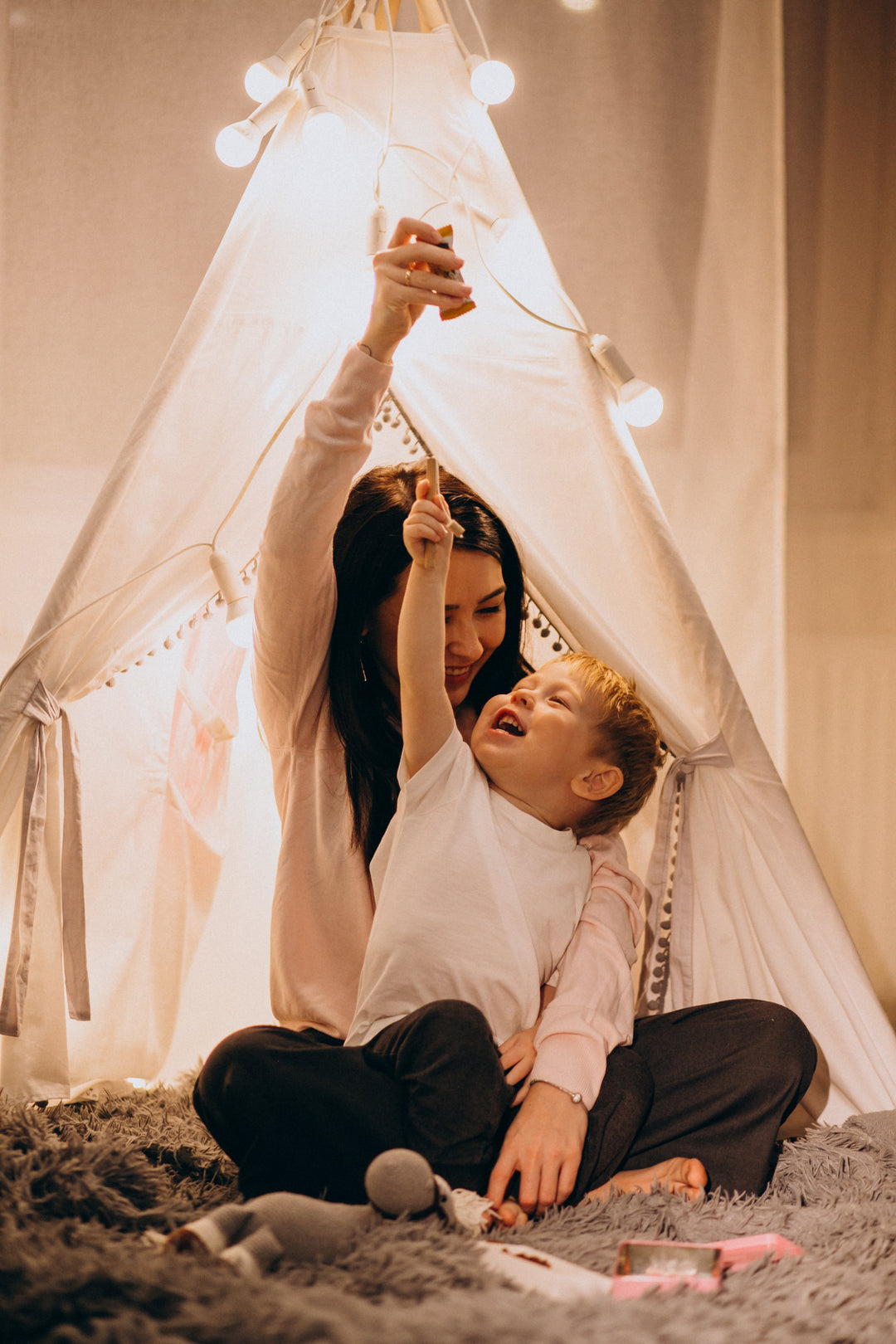 Large Foldable Kids Canvas Teepee Play Tent With Lights  ( White ) - Green Walnut Inc.